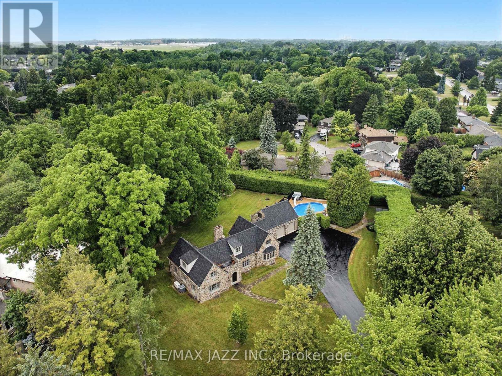 690 BESSBOROUGH DRIVE