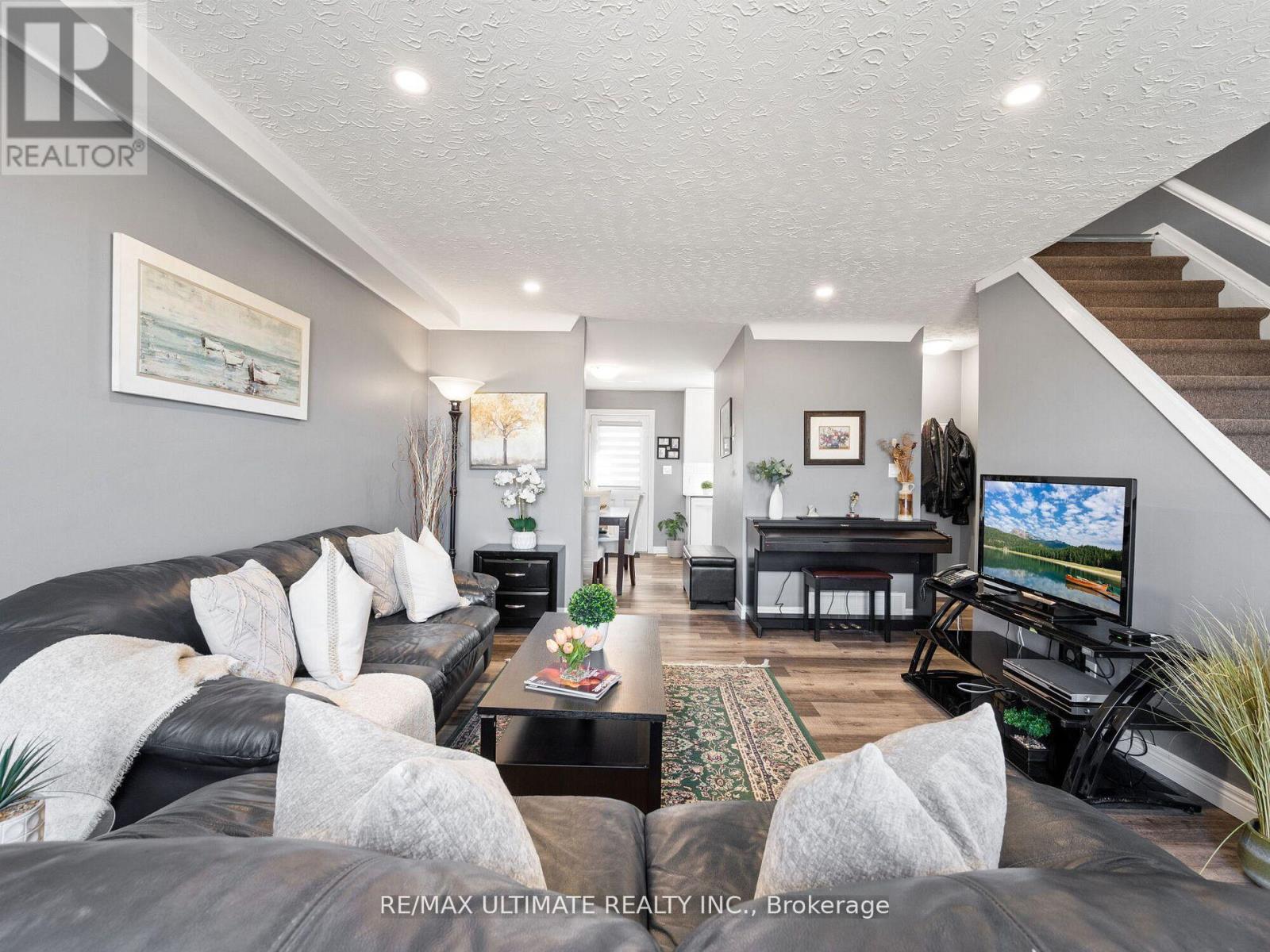 3 - 252 BERTIE STREET