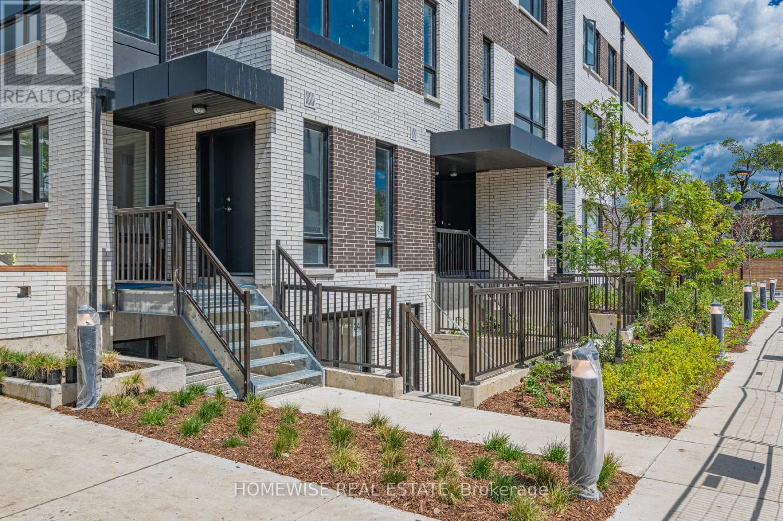 TH8 - 20 ED CLARK GARDENS