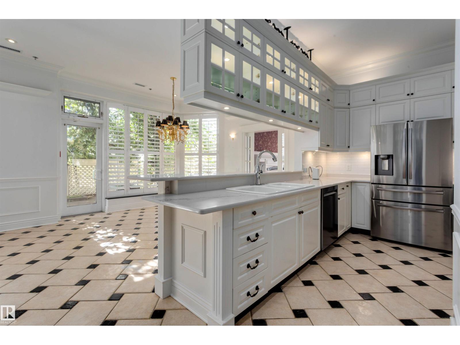 #102 11826 100 AV NW