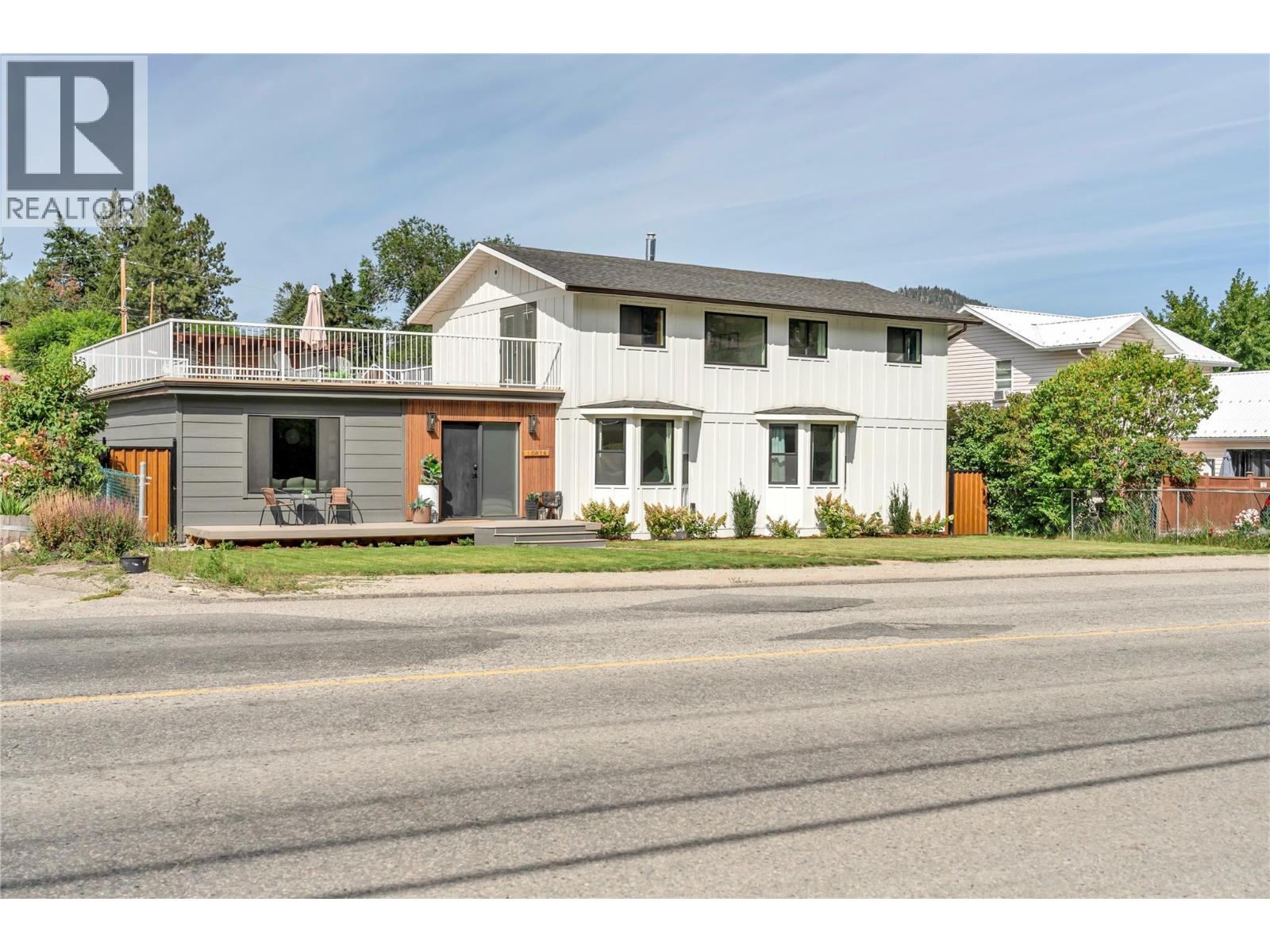 10816 Victoria Road S