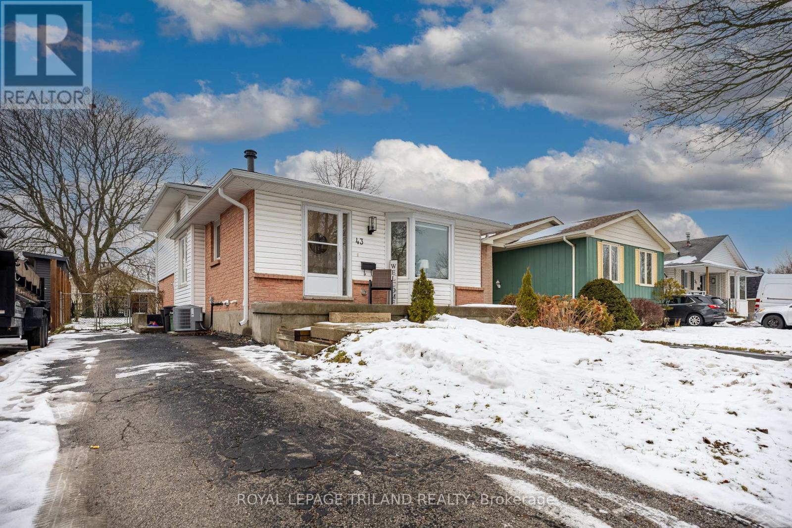 43 BEECHMOUNT CRESCENT