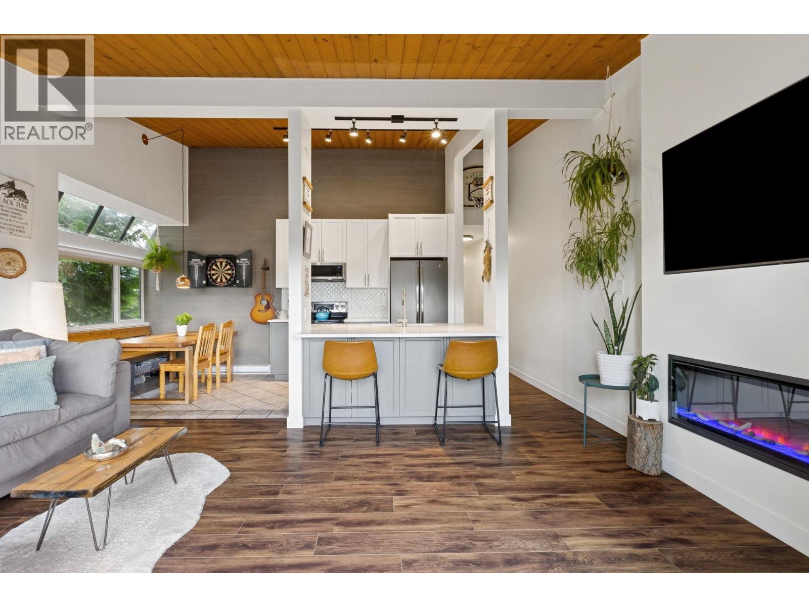 302 146 E 18TH STREET