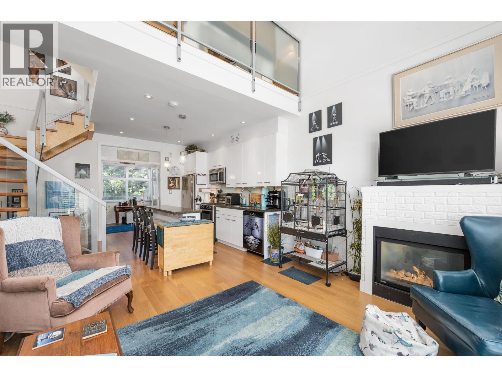 5 3993 CHATHAM STREET