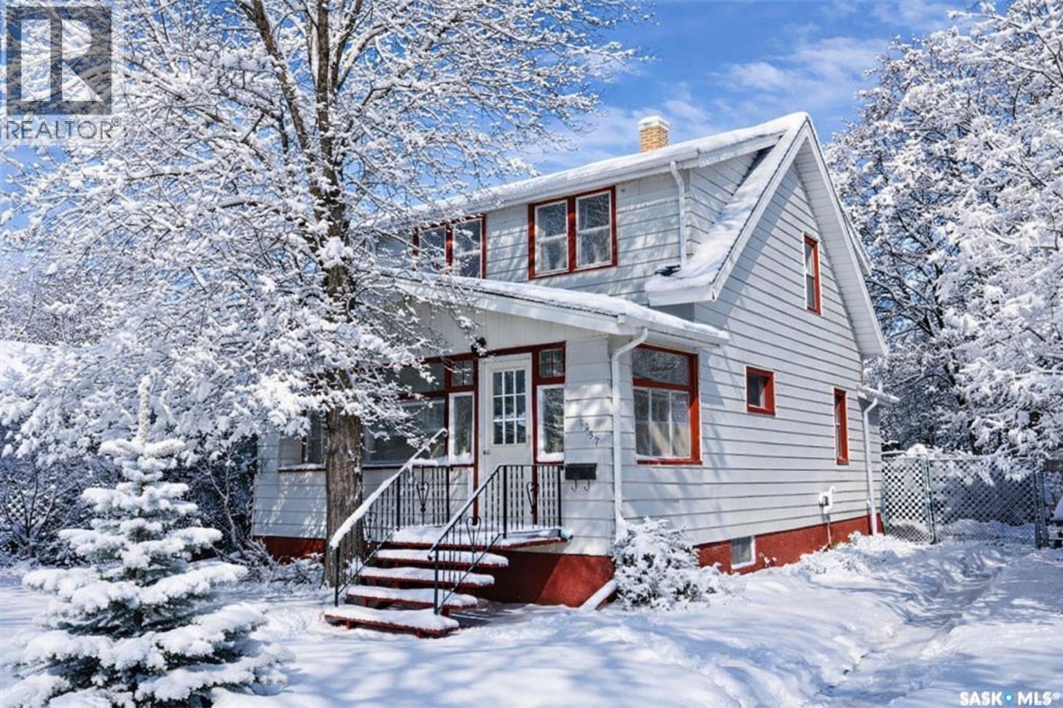 1357 Elphinstone STREET