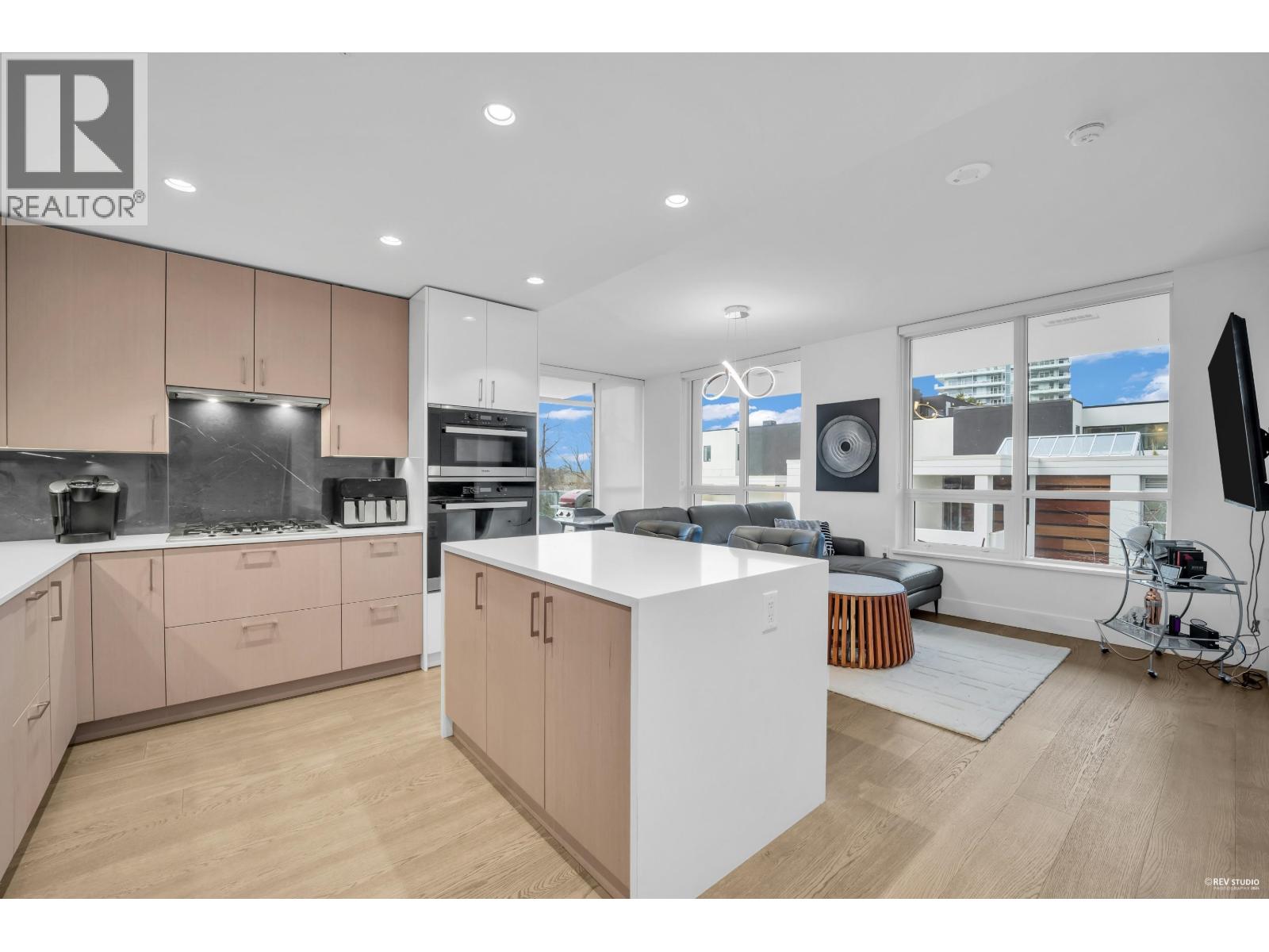 203 1632 LIONS GATE LANE