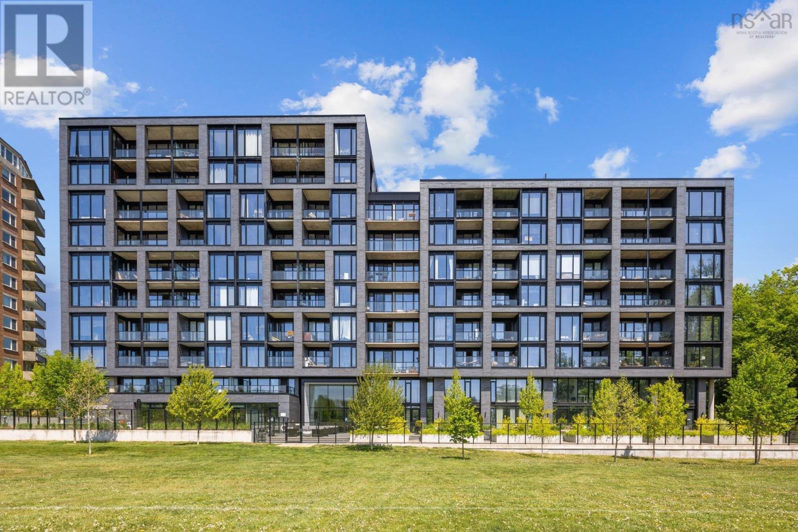 618 1048 Wellington Street