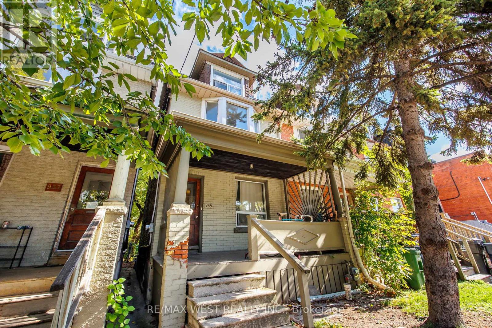 935 BATHURST STREET