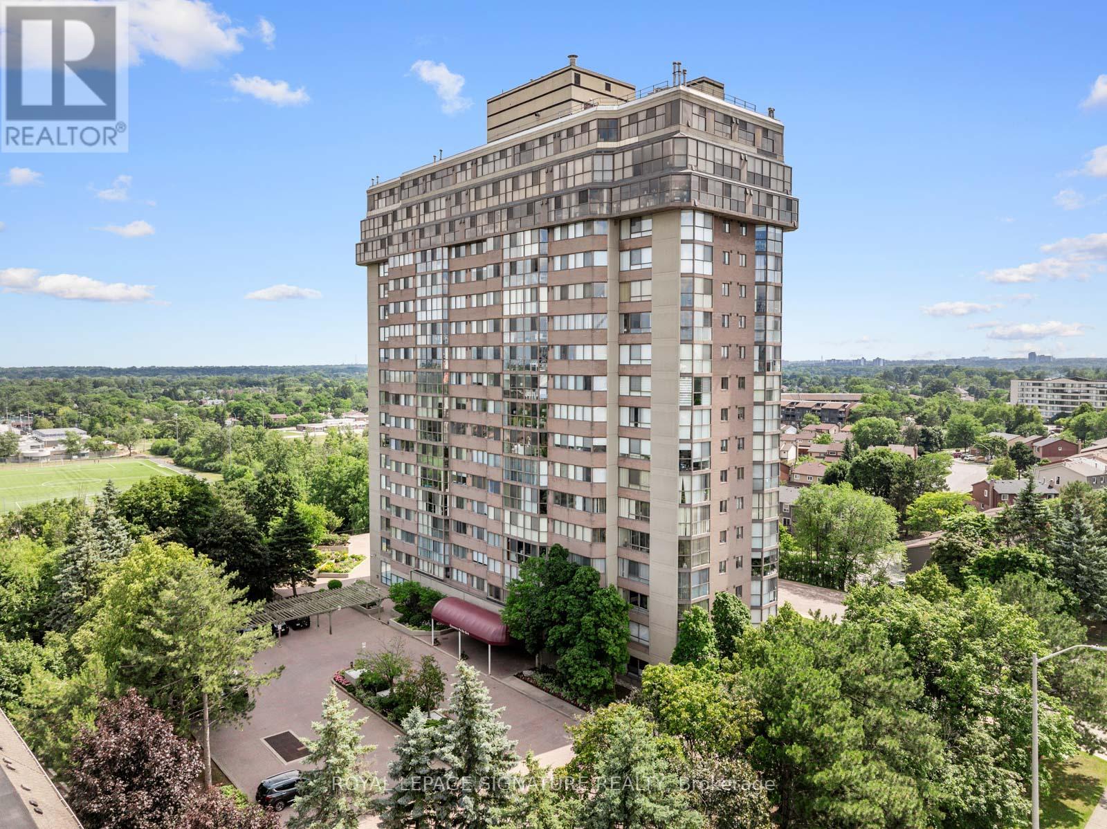 LPH4 - 880 DUNDAS STREET W