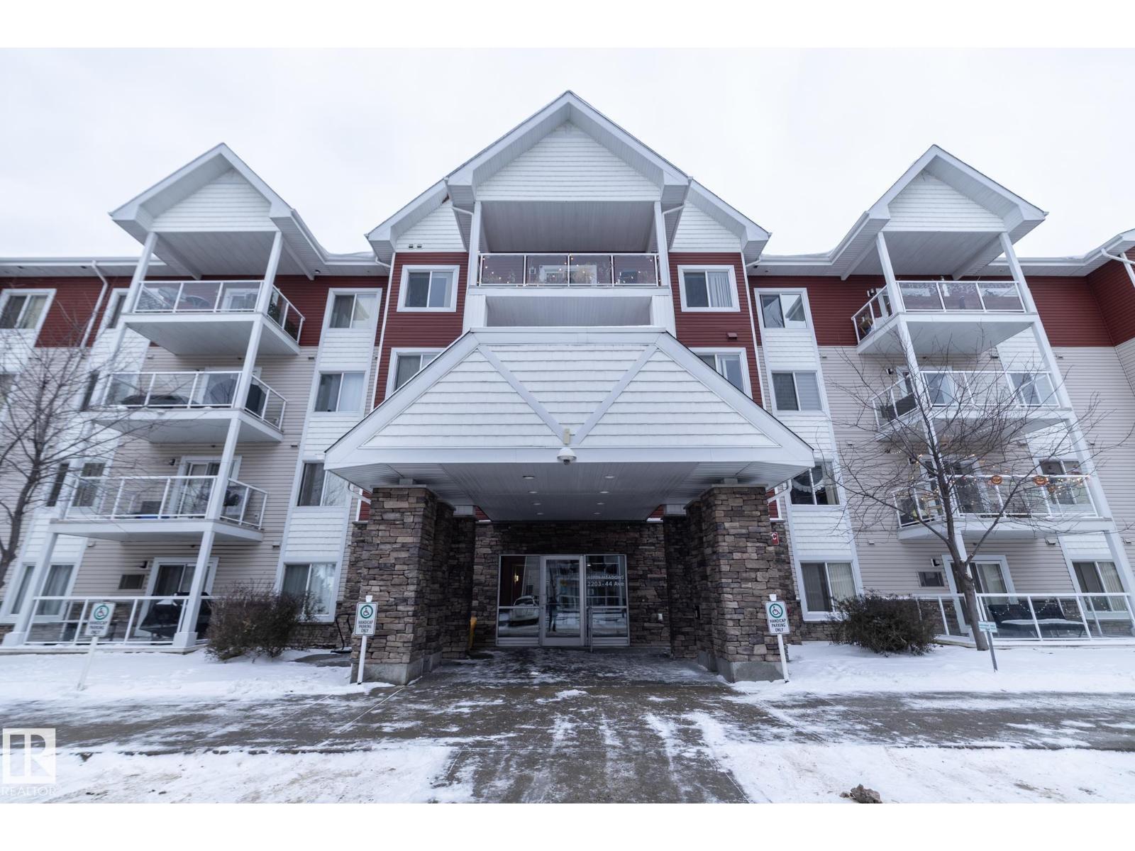 #102 2203 44 AV NW