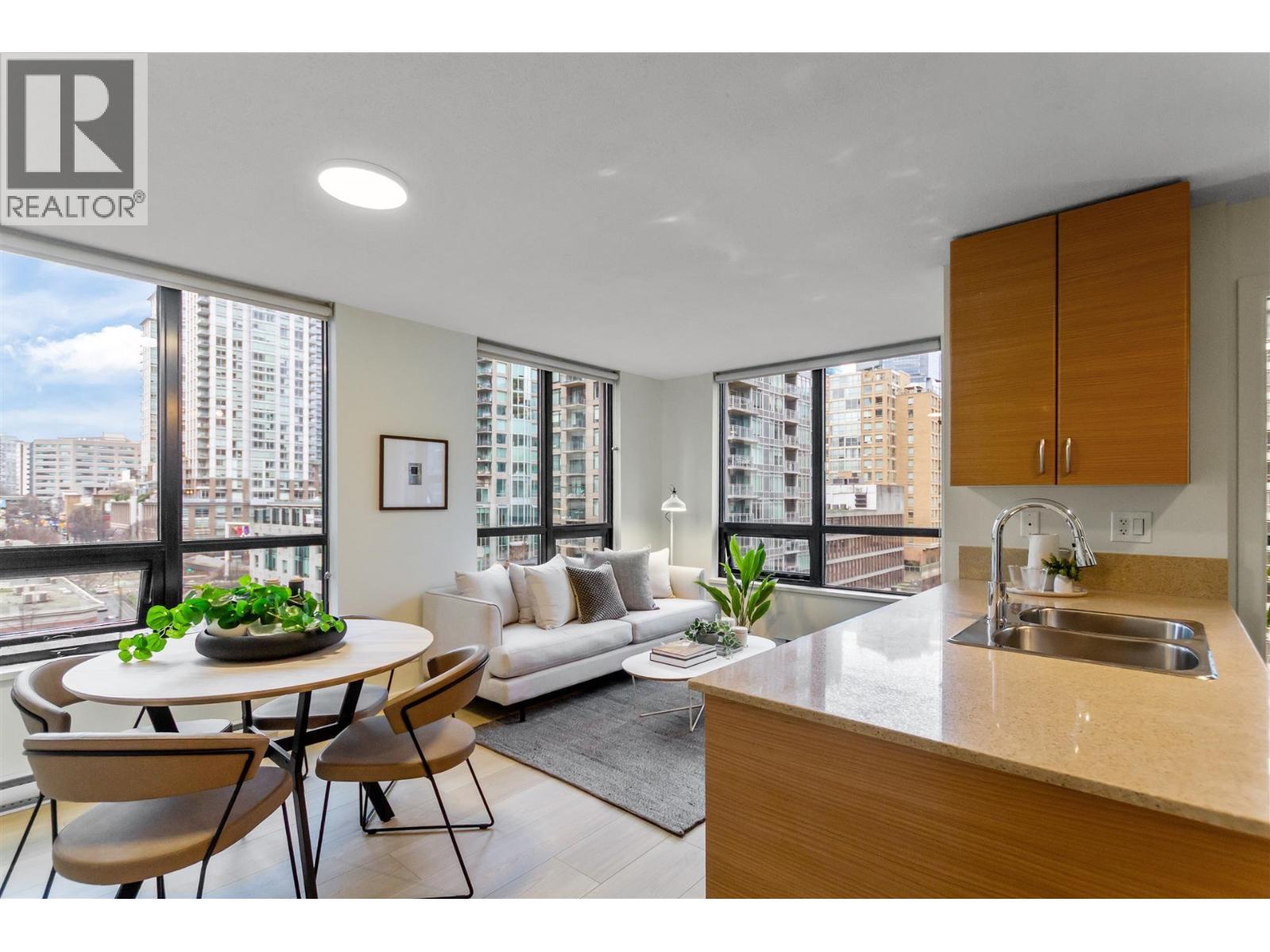 1109 909 MAINLAND STREET