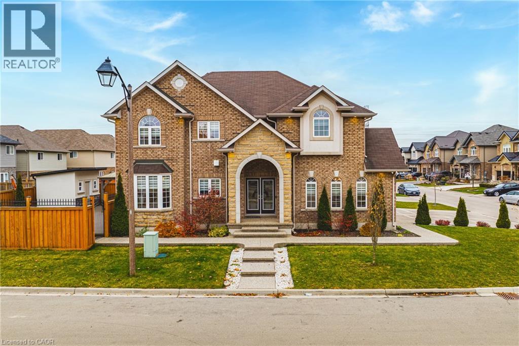 96 HIDDEN RIDGE Crescent