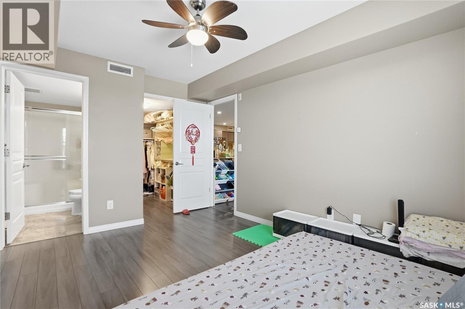 1313 102 willis CRESCENT