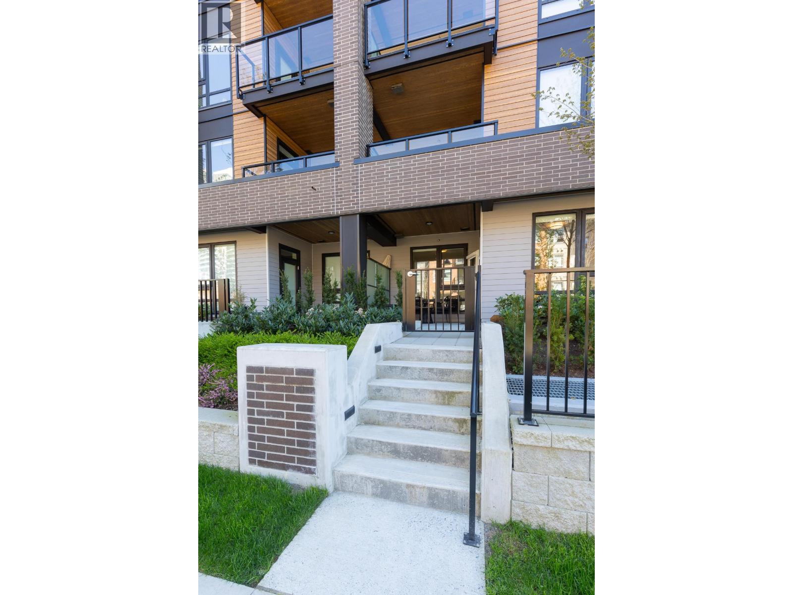 105 615 COTTONWOOD AVENUE