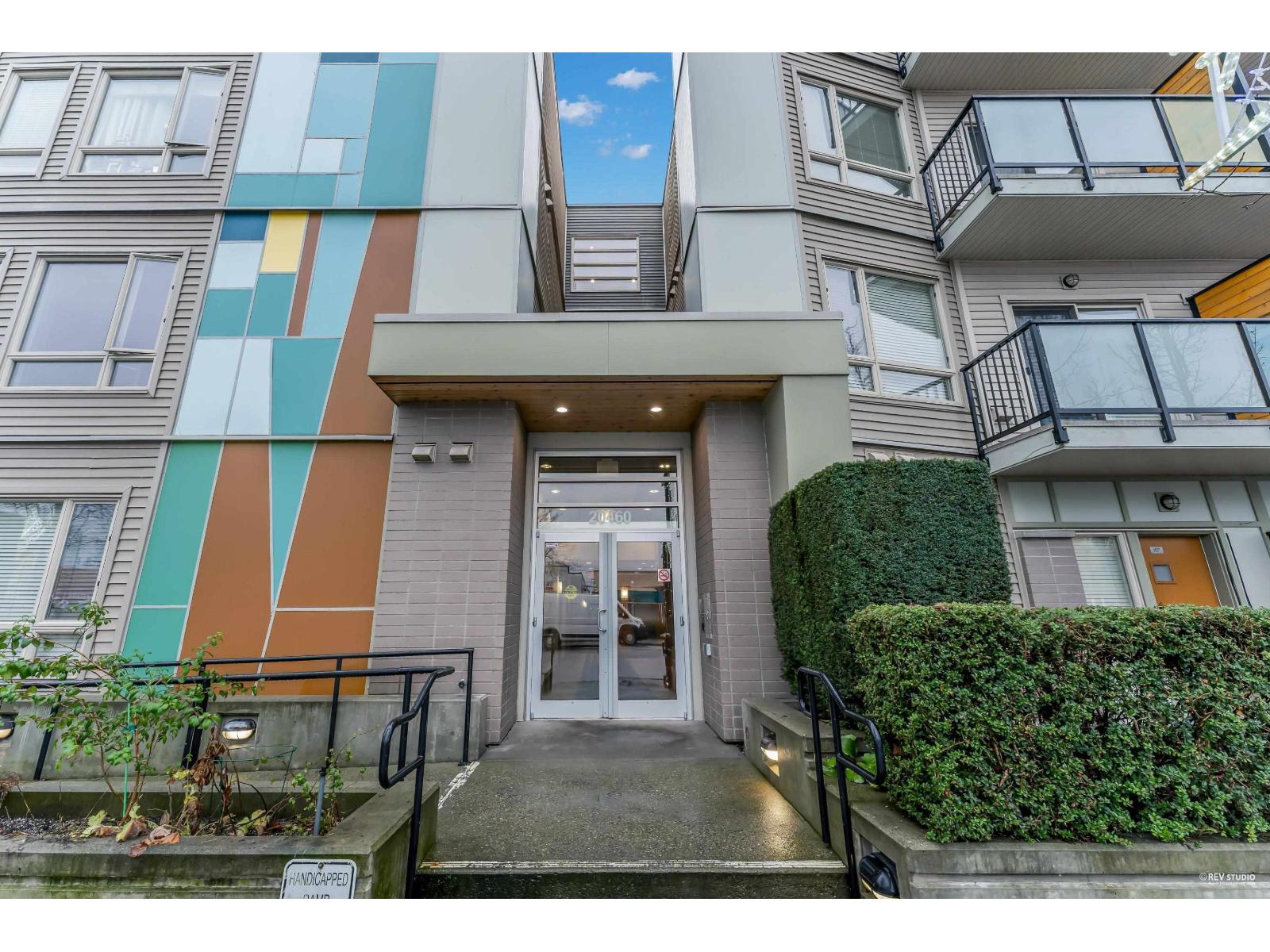 202 20460 DOUGLAS CRESCENT