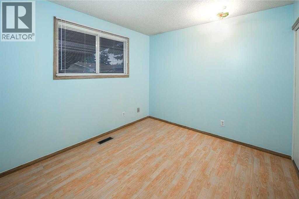 880 Rundlecairn Way NE