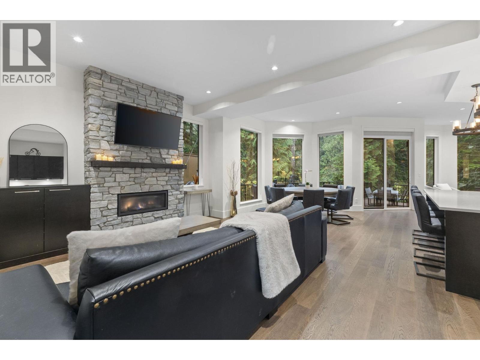 22 3295 SUNNYSIDE ROAD