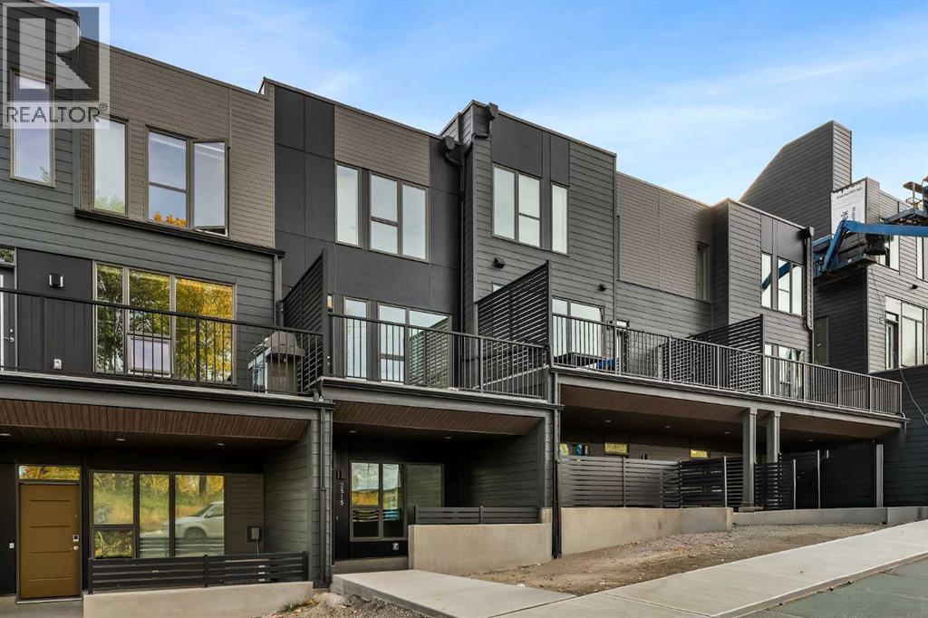 2515 Sovereign Crescent SW