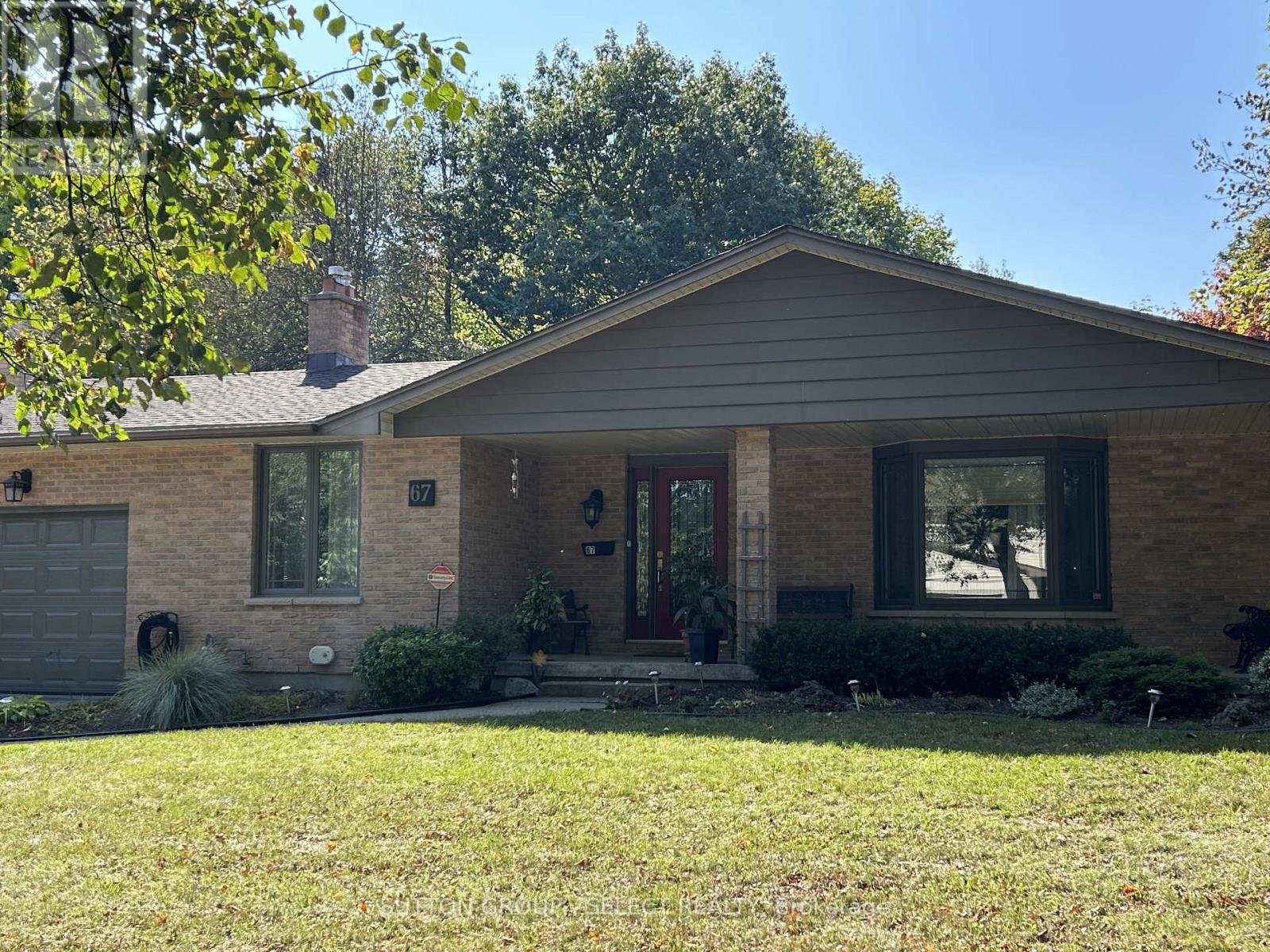 67 FARMINGTON CRESCENT