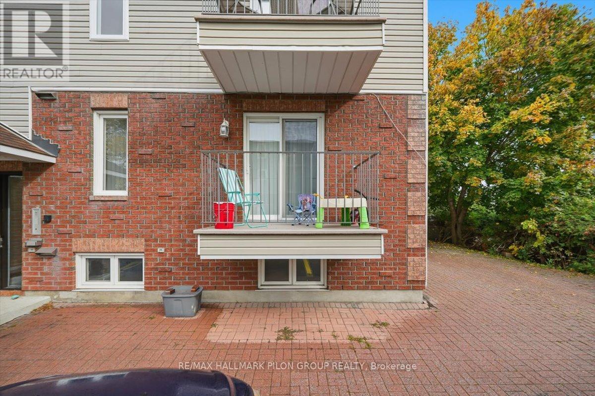 100 - 902 NOTRE DAME STREET