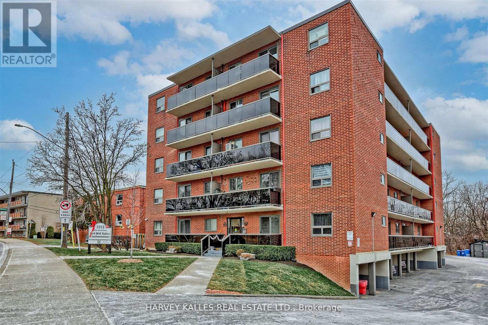 45 - 2373 KING STREET E