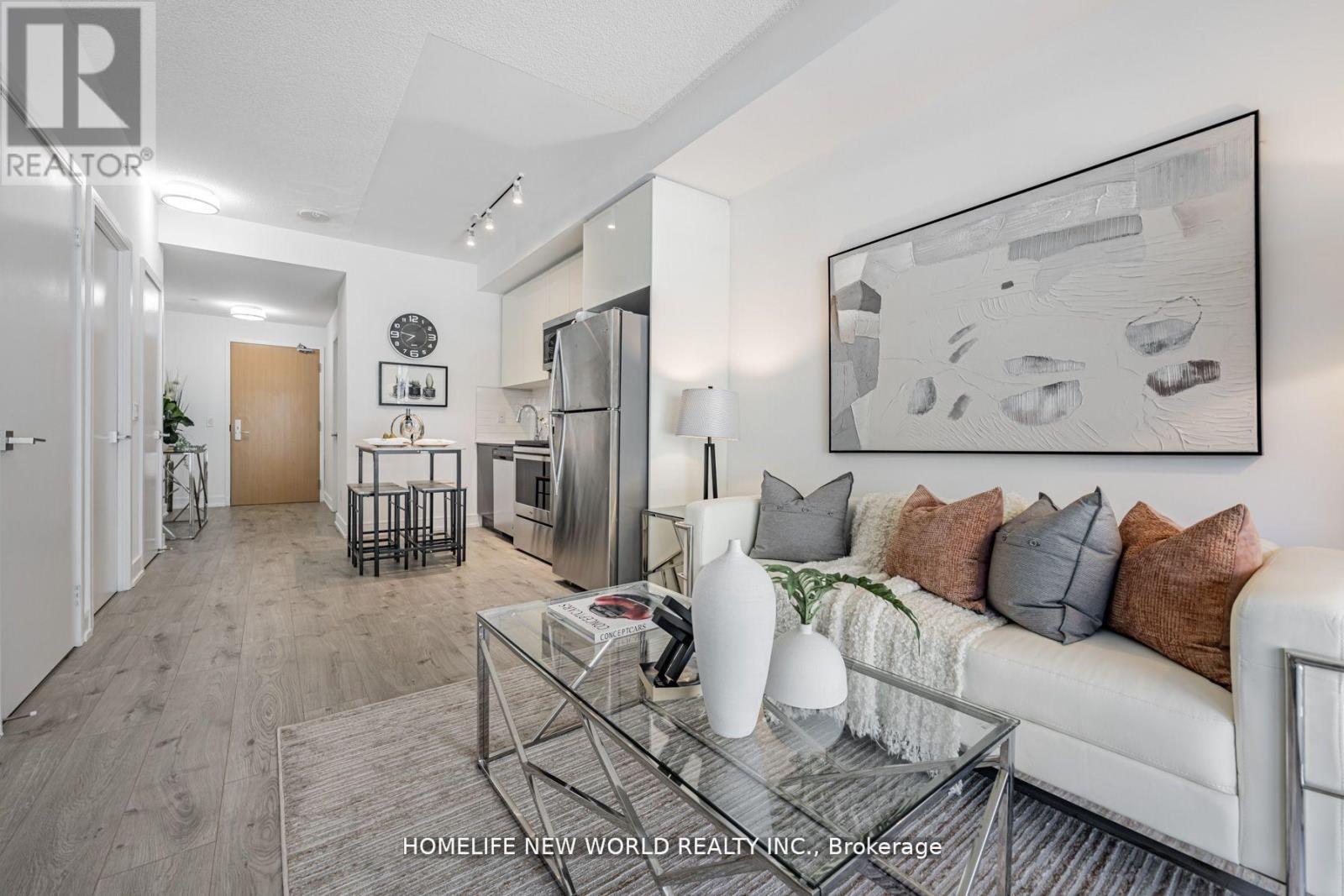 250 - 621 SHEPPARD AVENUE E