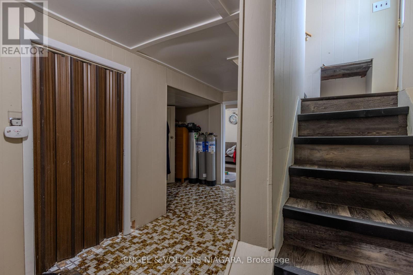 61 HAMILTON STREET E