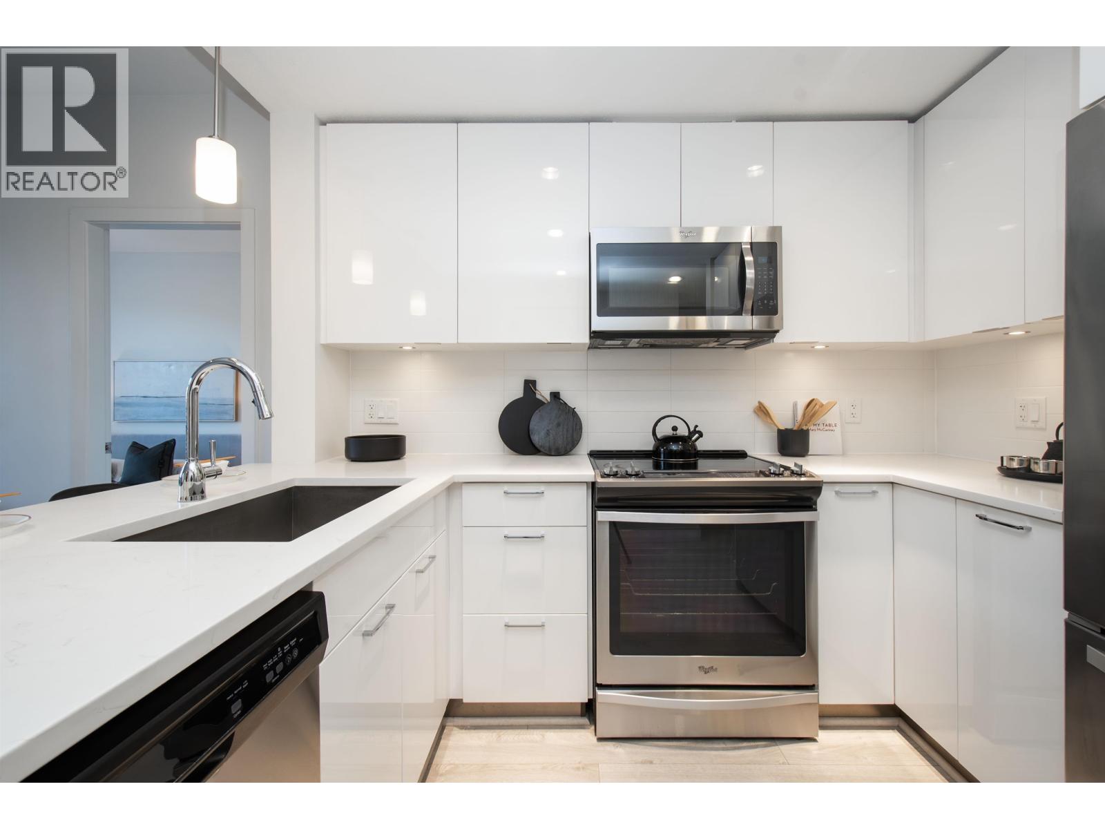 508 719 W 3RD STREET