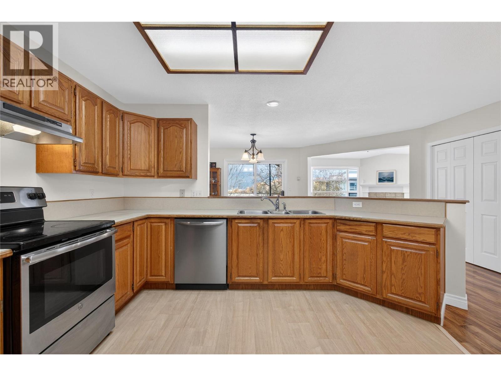 111 Harbourfront Drive NW Unit# 8