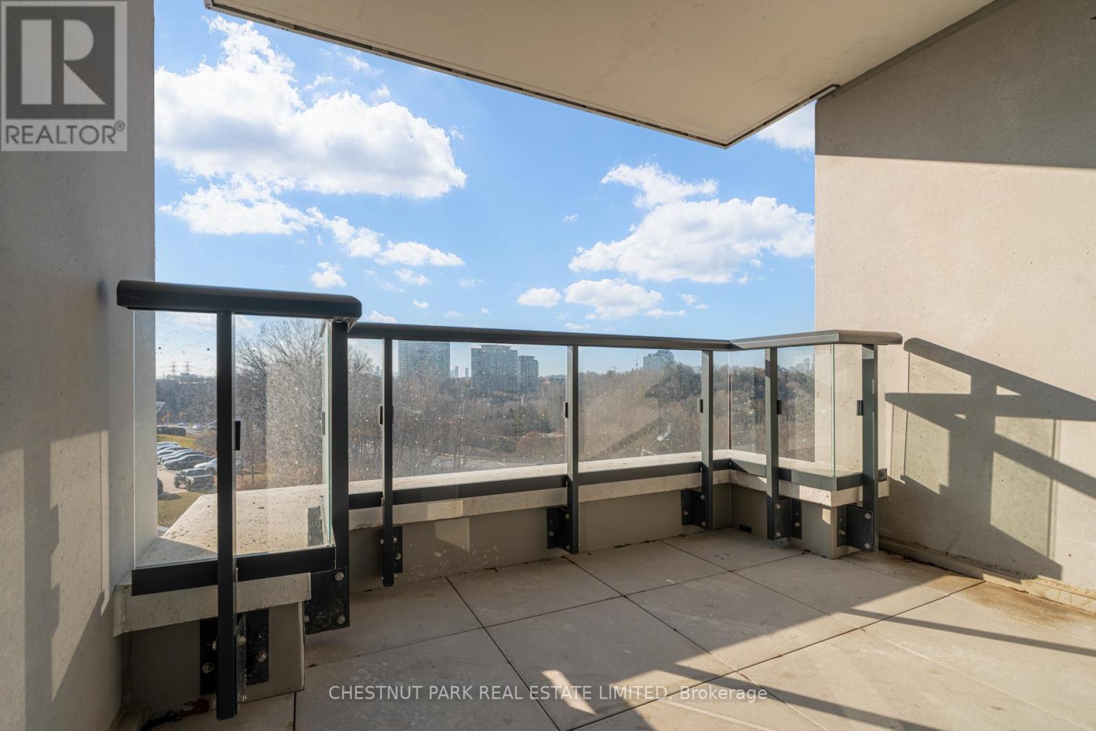 311 - 10 INN ON THE PARK DRIVE