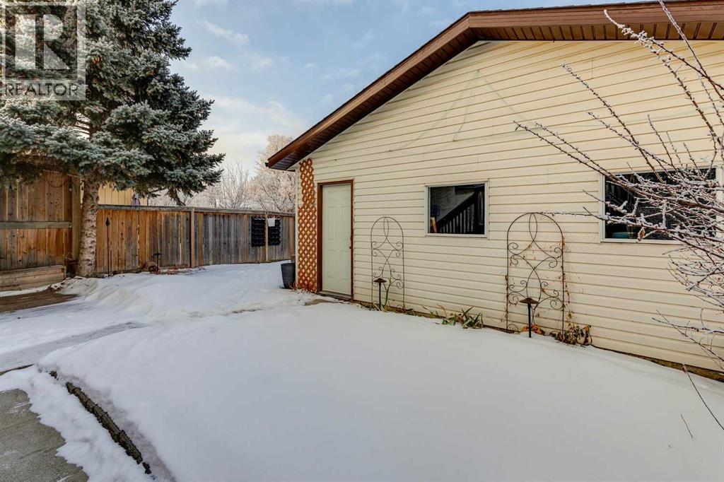 150 Midcrest Crescent SE