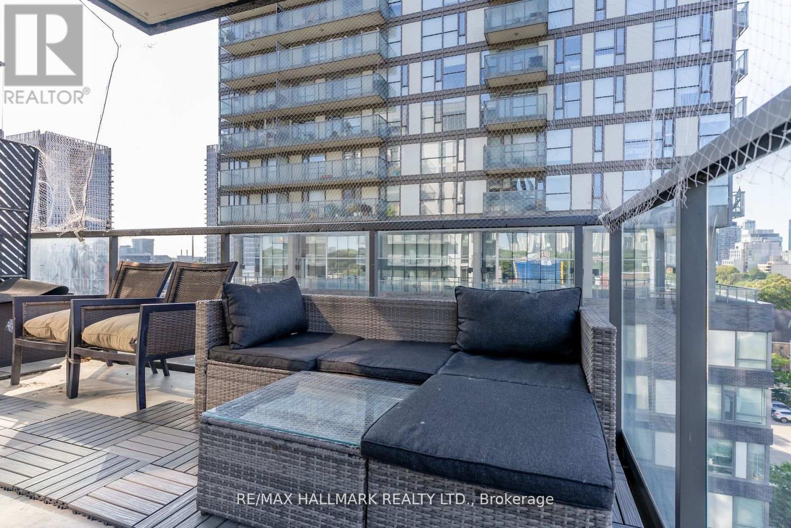 813 - 260 SACKVILLE STREET