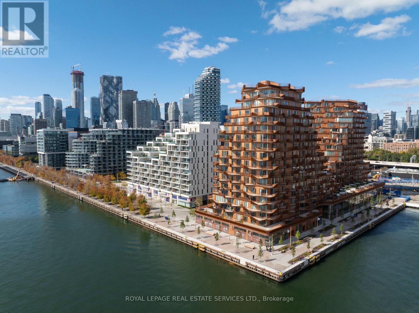 912 - 155 MERCHANTS' WHARF