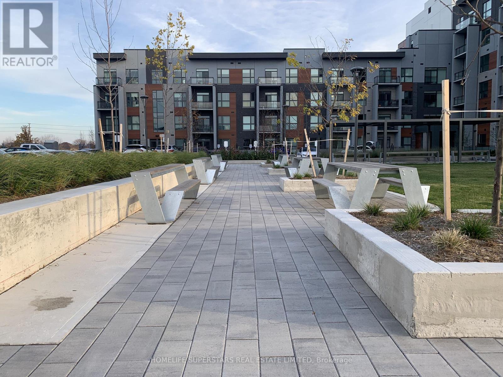 204 - 95 DUNDAS STREET W