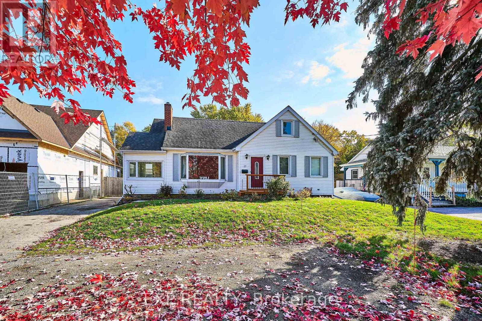 17 EASTWOOD AVENUE N