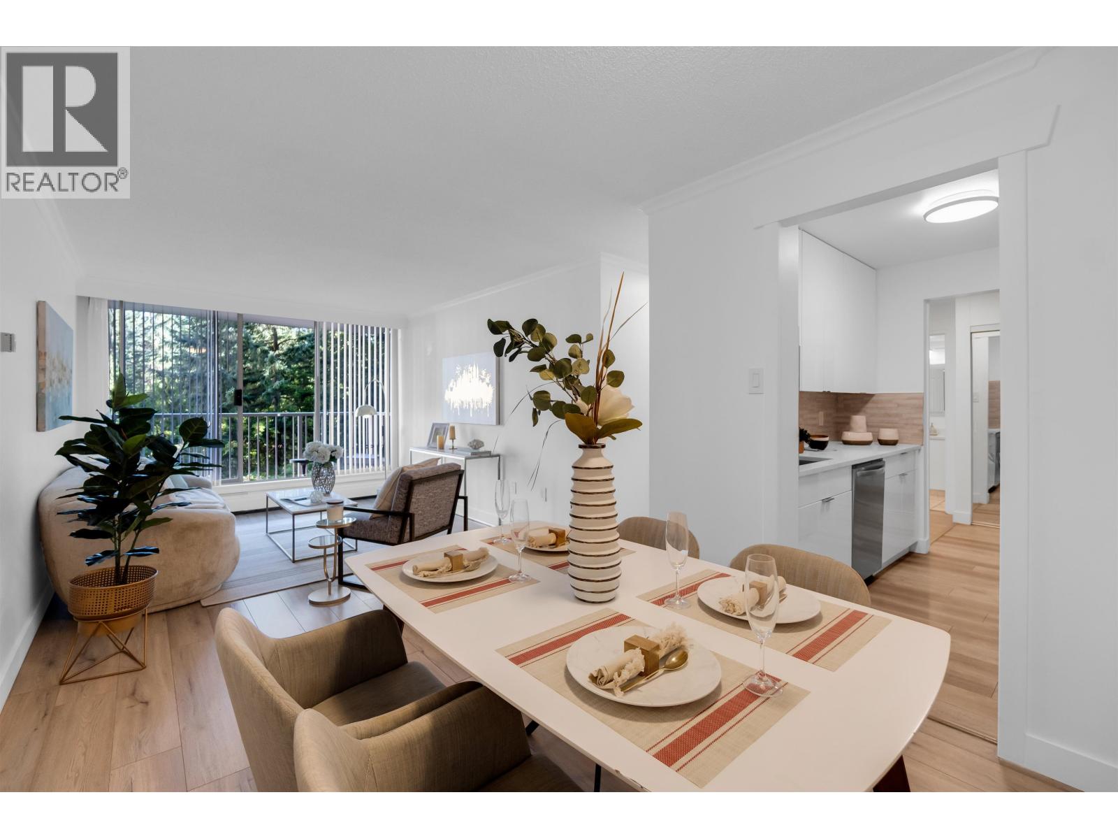 807 2004 FULLERTON AVENUE