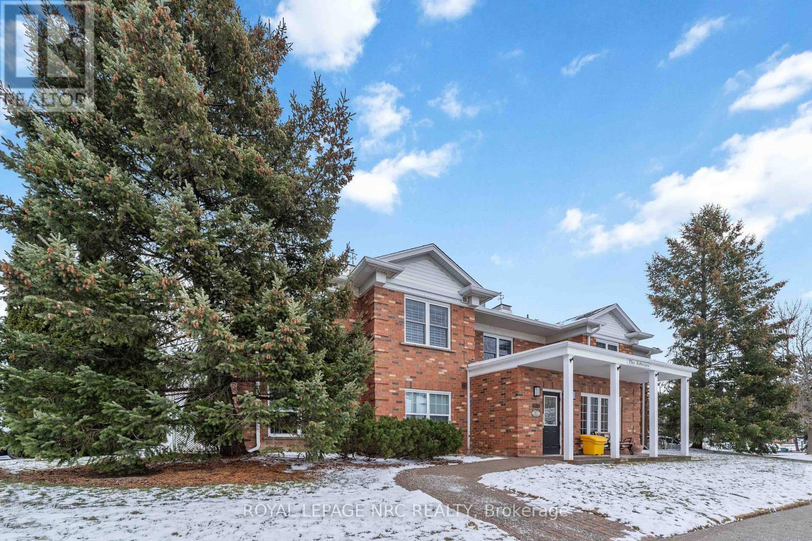 104 - 4090 JOHN CHARLES BOULEVARD