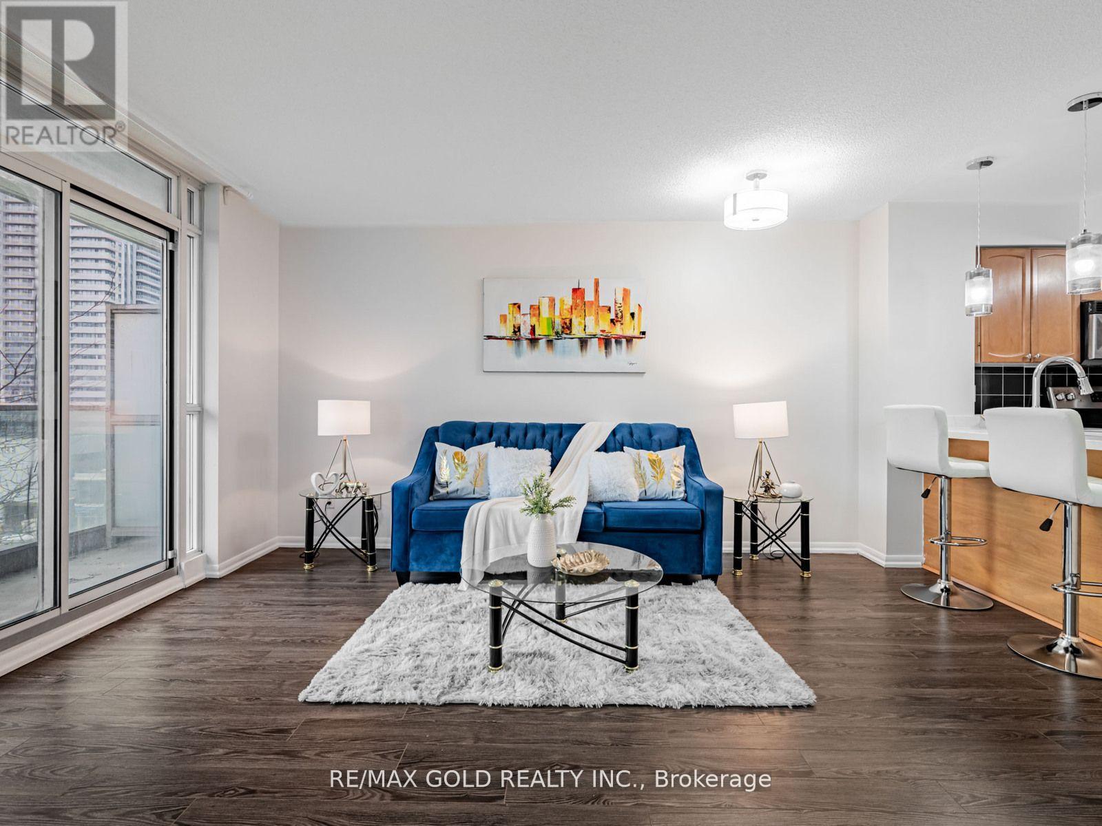 906 - 18 YONGE STREET