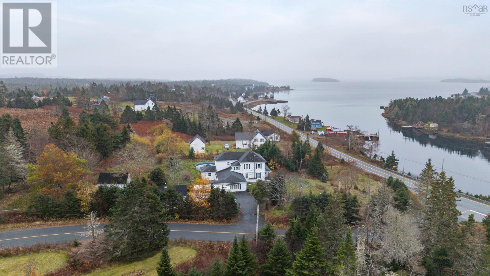 8 Dufferin Mines Road