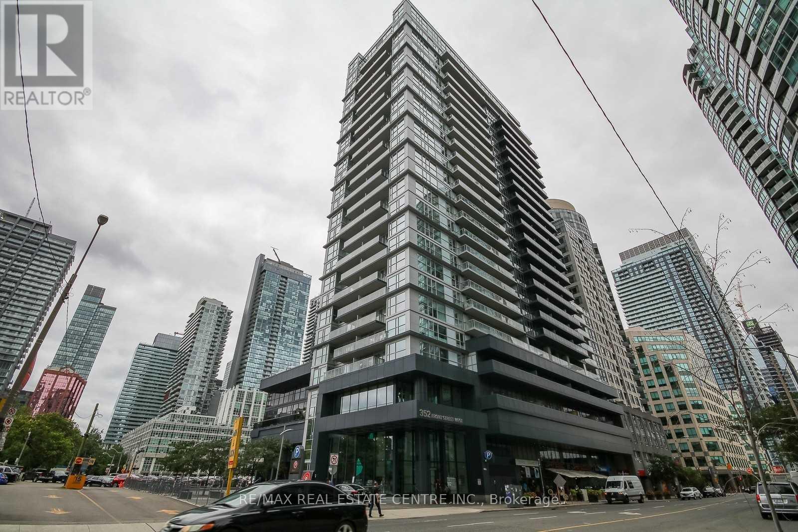 1521 - 352 FRONT STREET W