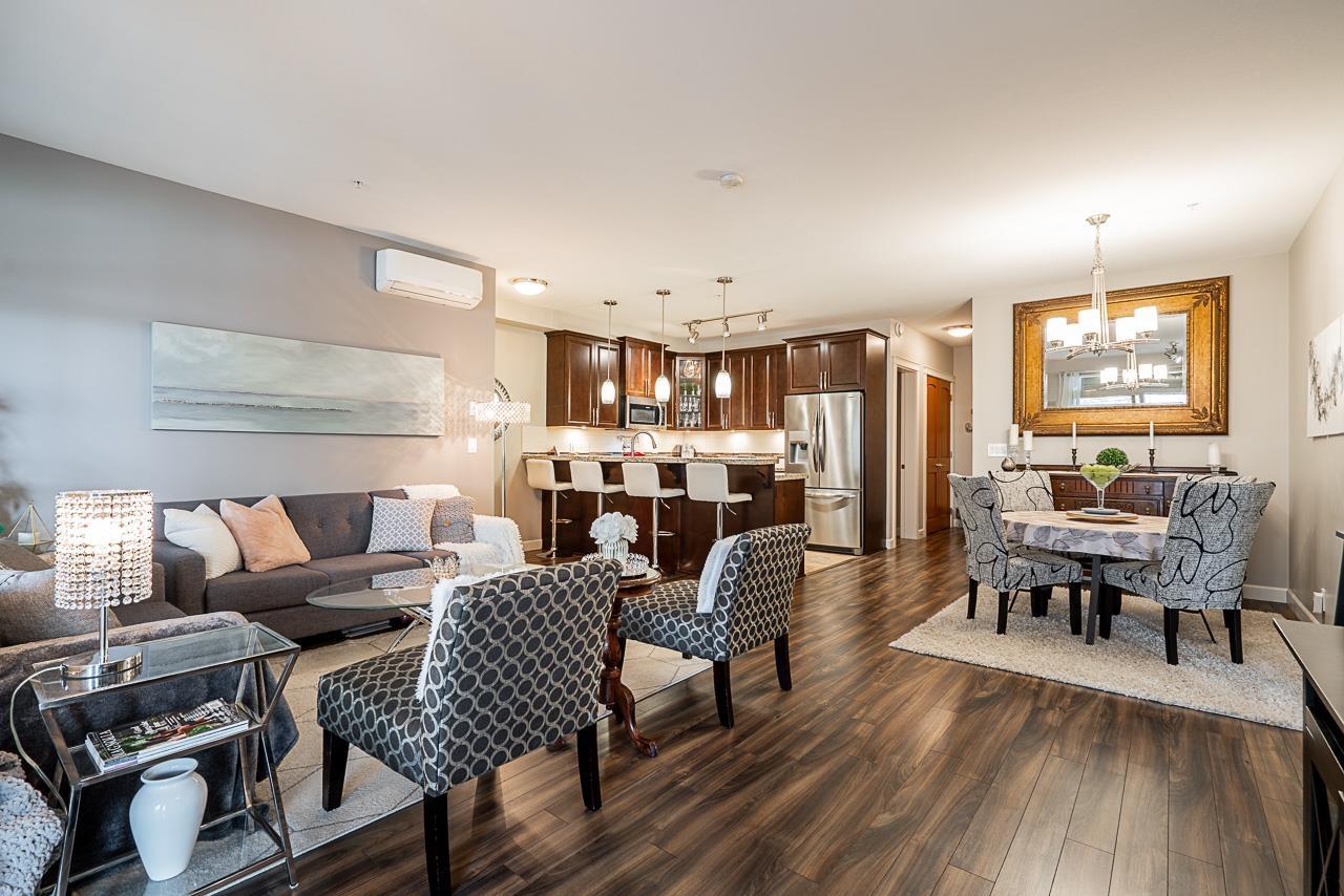 B323 8218 207A STREET