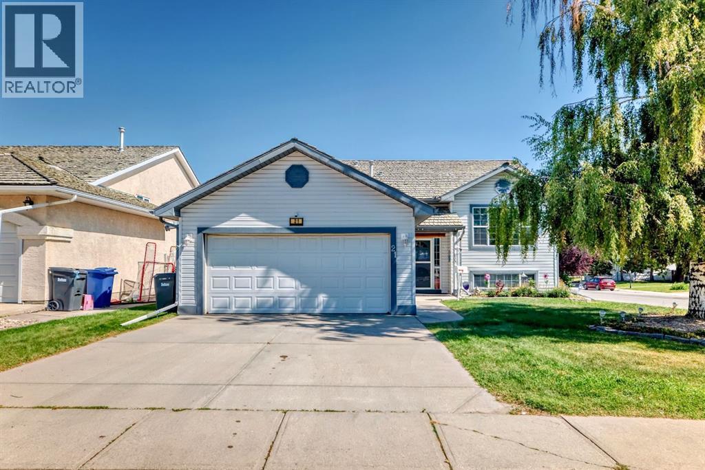 21 Strathmore Lakes Way