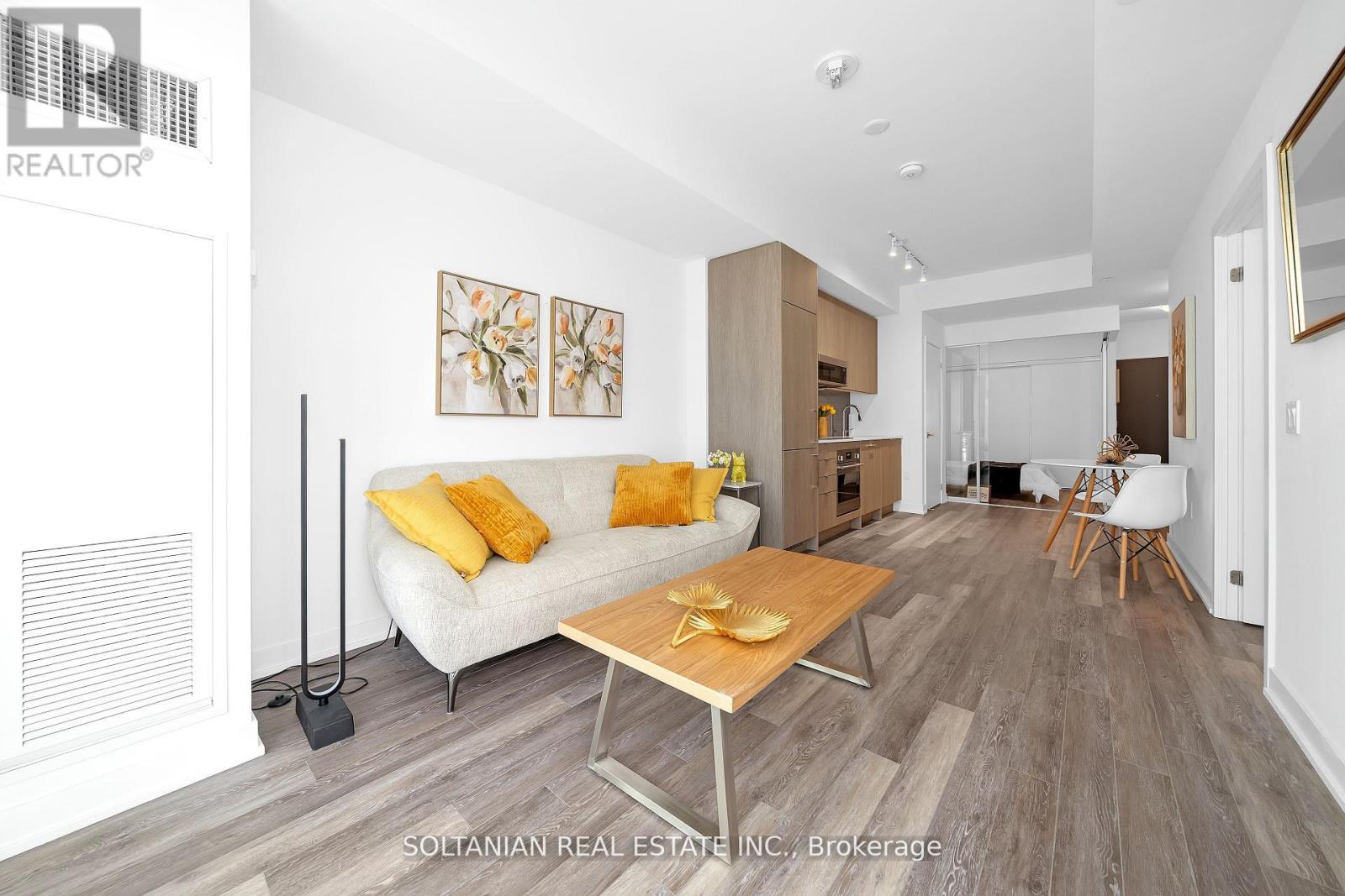 320 - 250 LAWRENCE AVENUE W