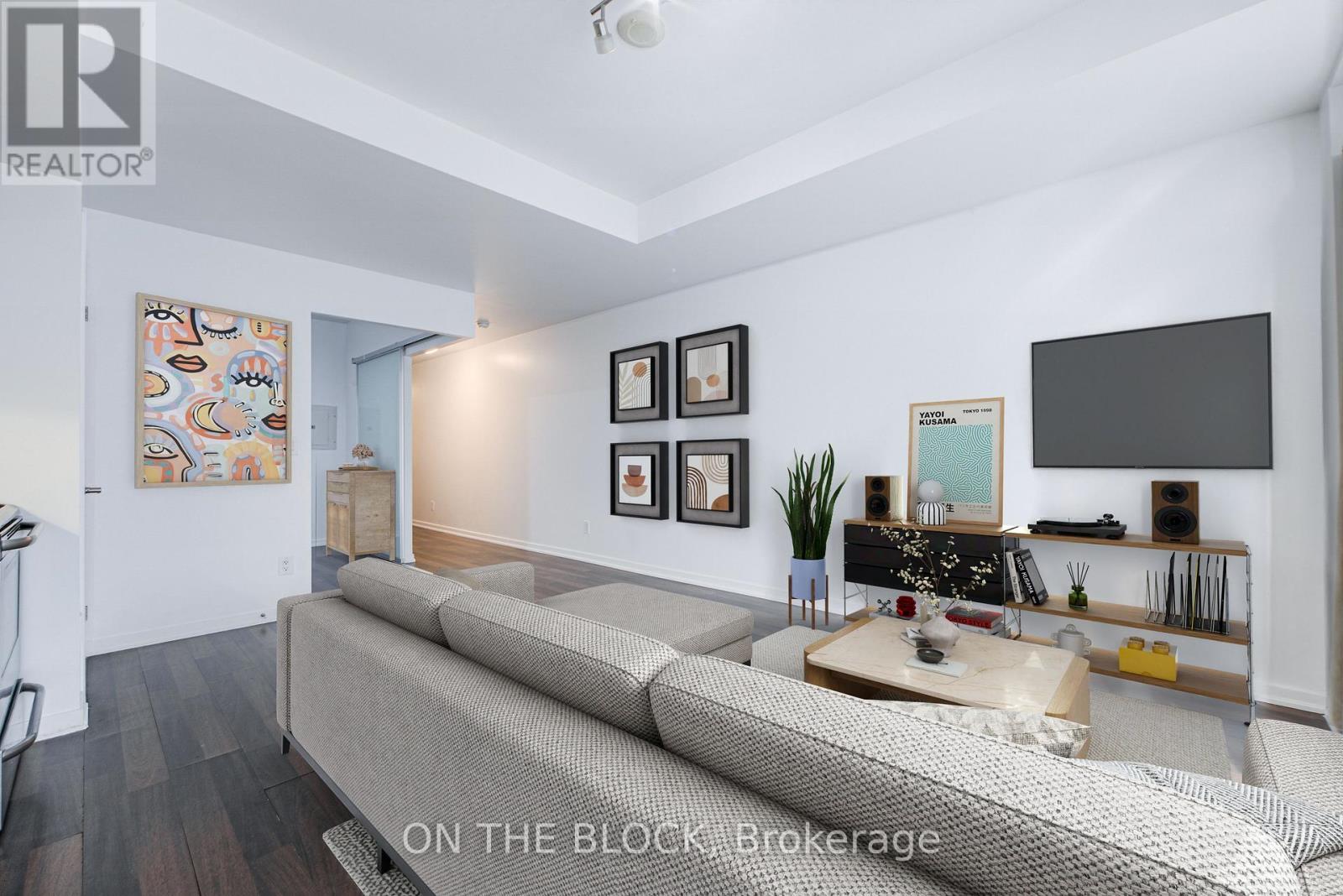 302 - 38 JOE SHUSTER WAY