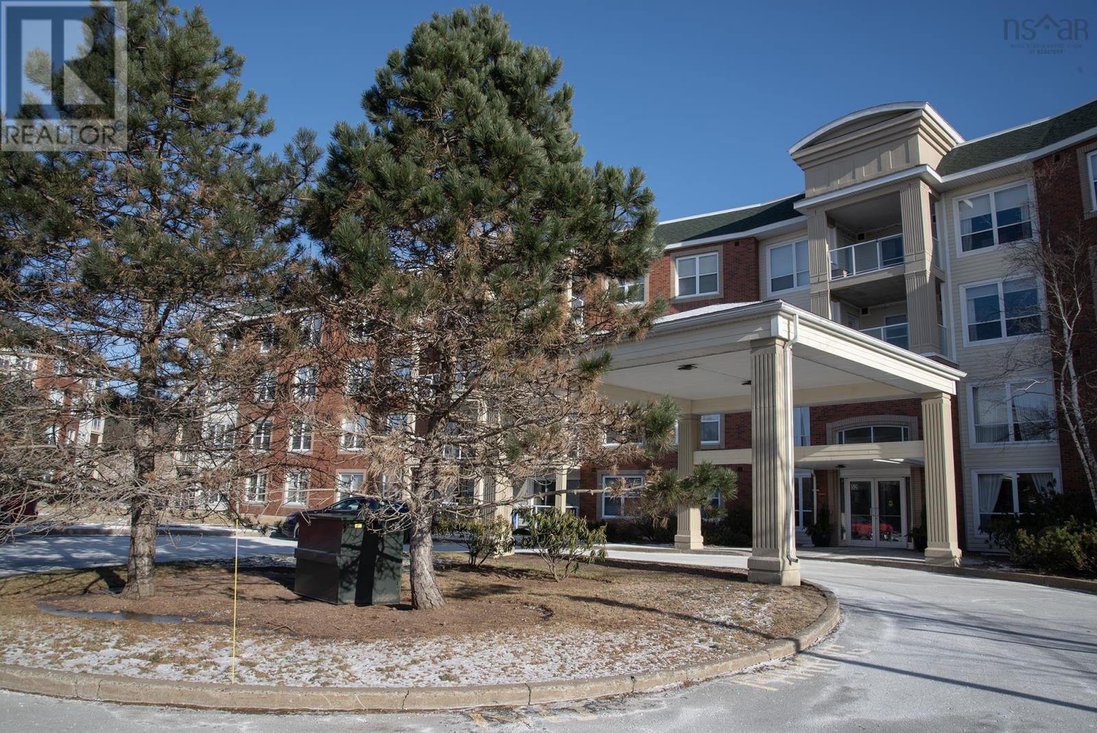 108 52 Whitehall Crescent