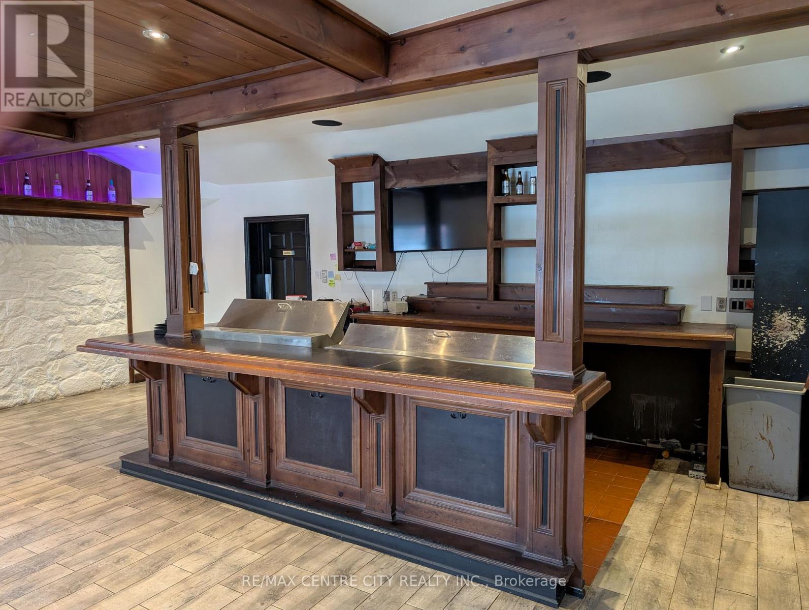 2300 WHARNCLIFFE ROAD S