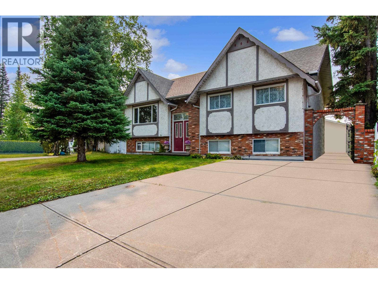 2438 MCBRIDE CRESCENT