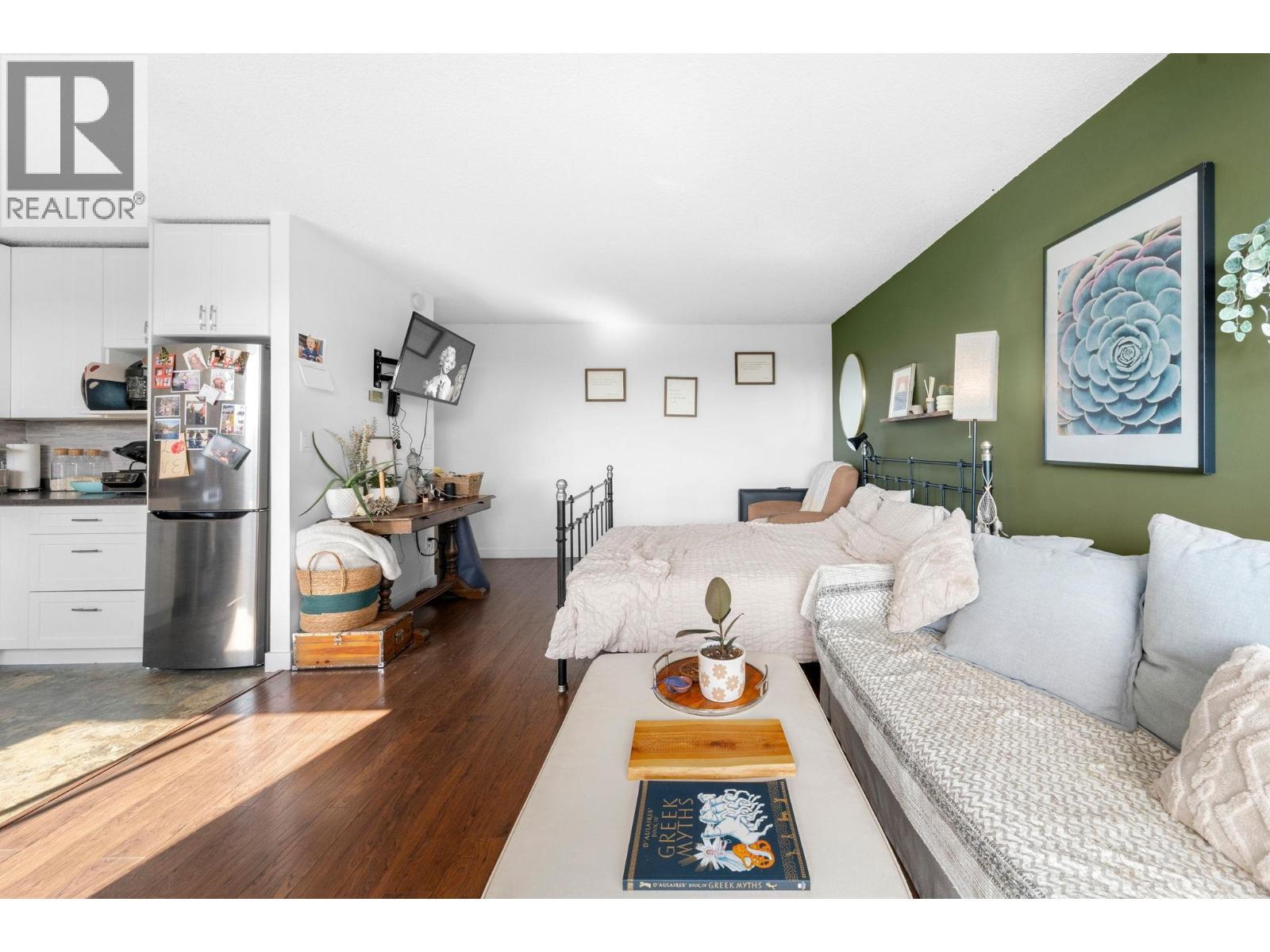 706 145 ST. GEORGES AVENUE