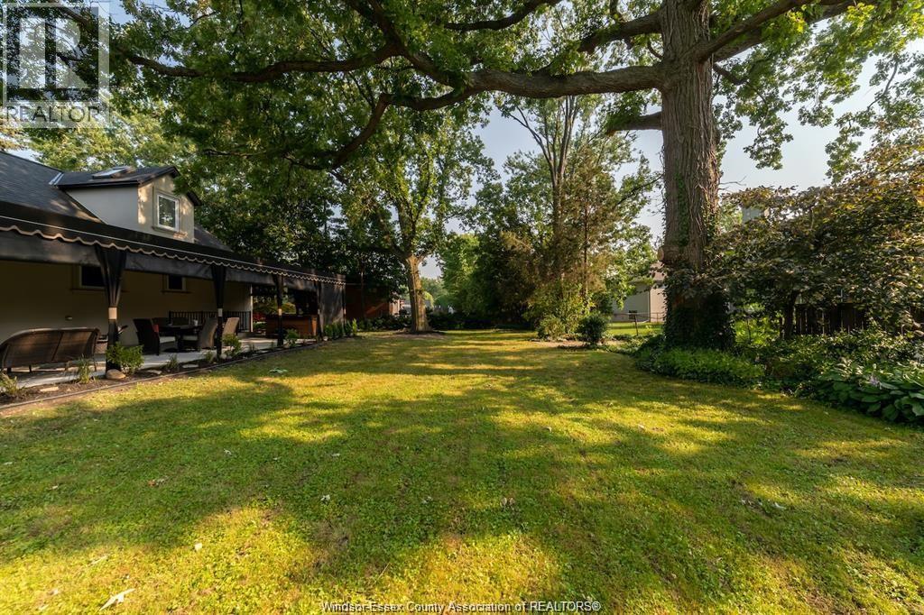 4251 ROSELAND DRIVE West