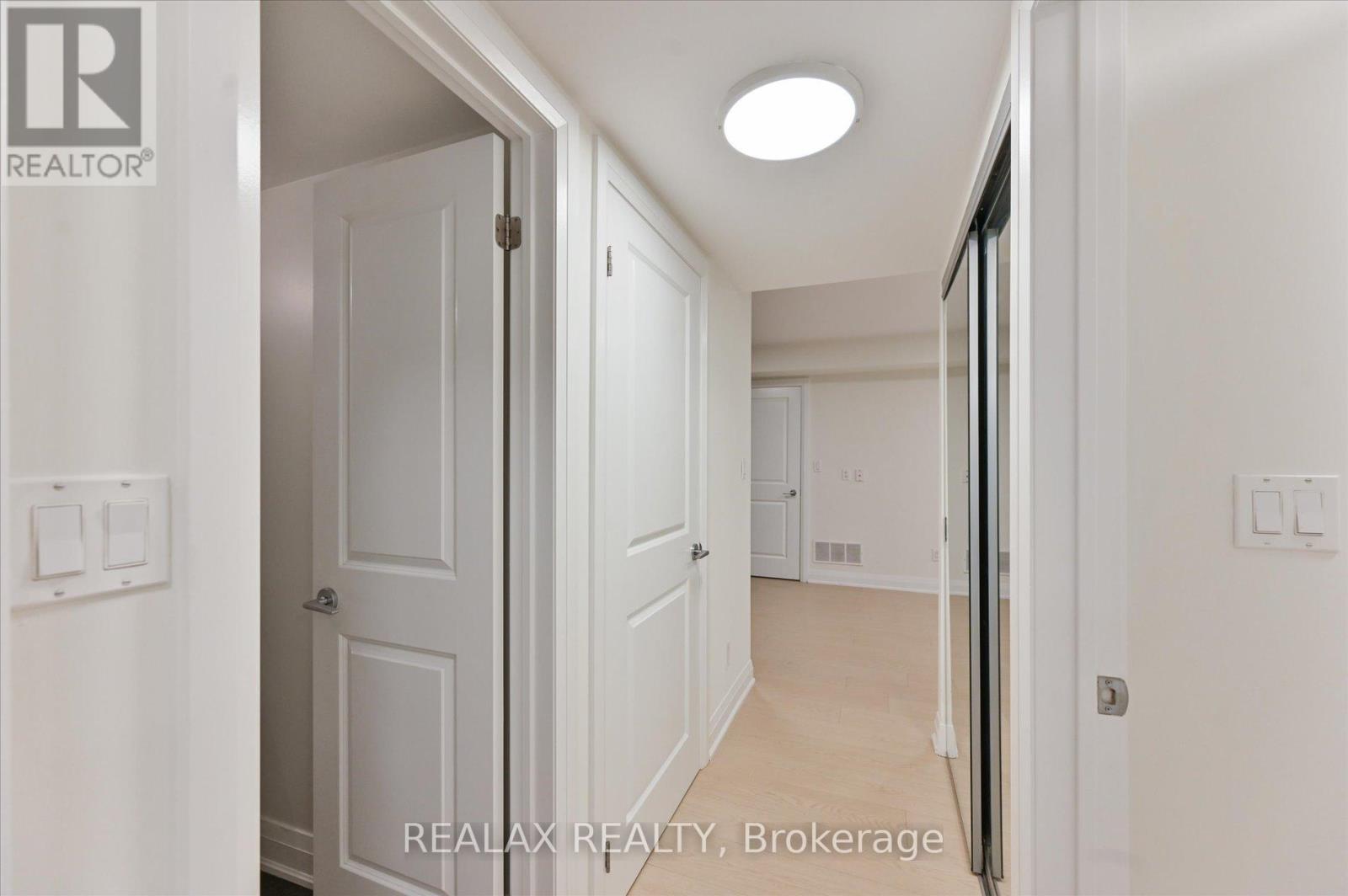 207 - 320 JOHN STREET